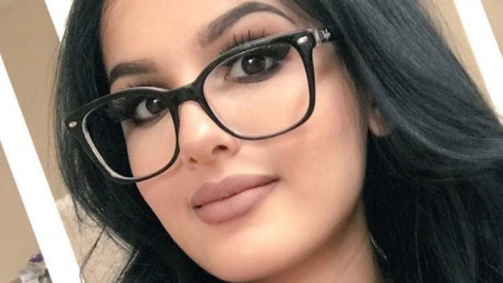 sssniperwolf-net-worth-how-much-does-she-earn-and-personal-life