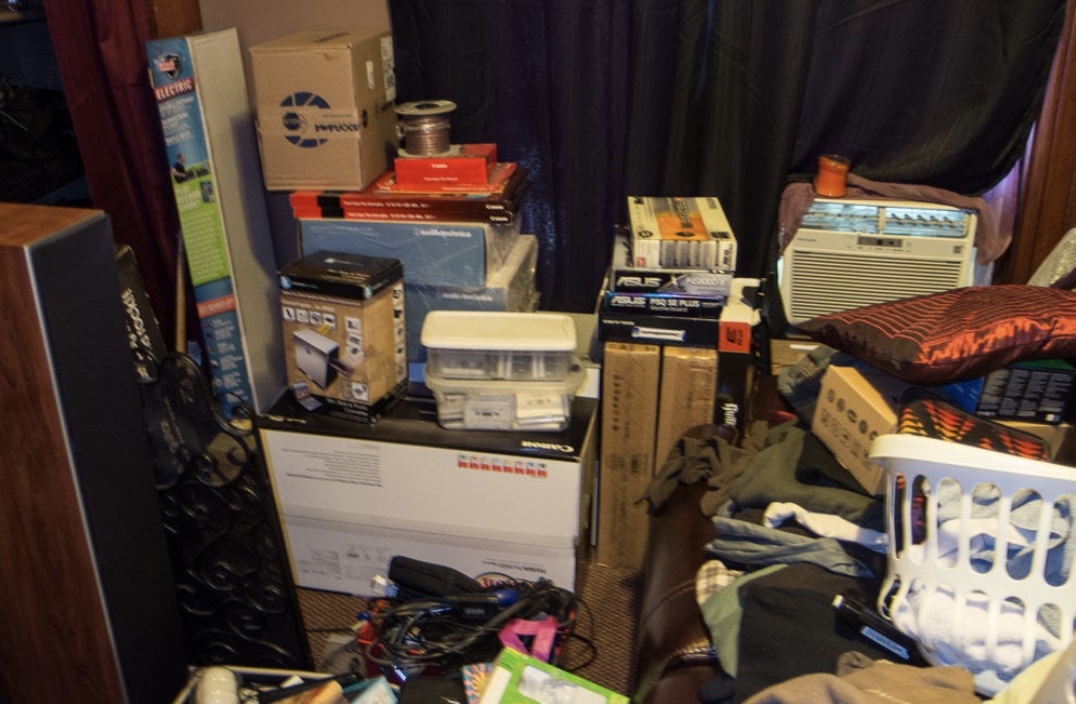 5 Stages Of Hoarding As Explained By Experts